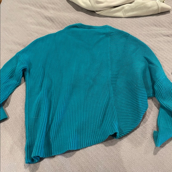 Free people asymmetrical sweater - Picture 2 of 4